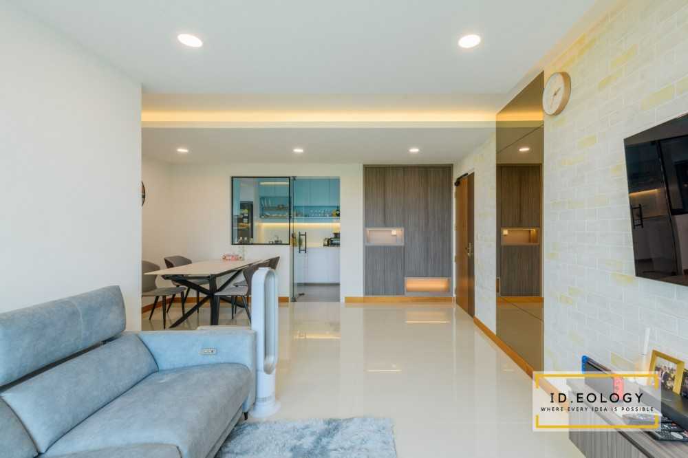 Eclectic Living Room with Vinyl Flooring and Homogeneous Tiles