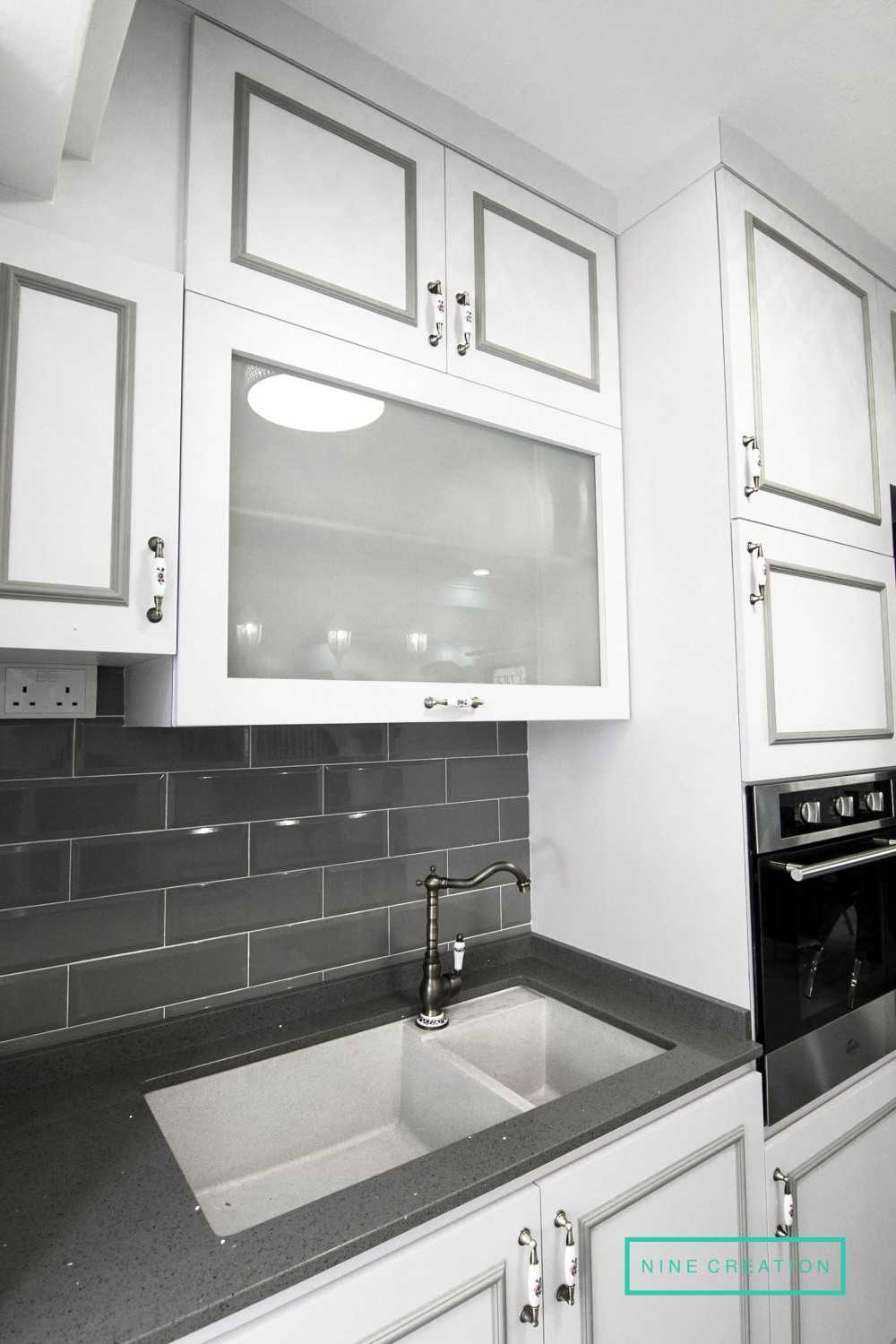 Vintage Kitchen with Open Kitchen and Kitchen Backsplash