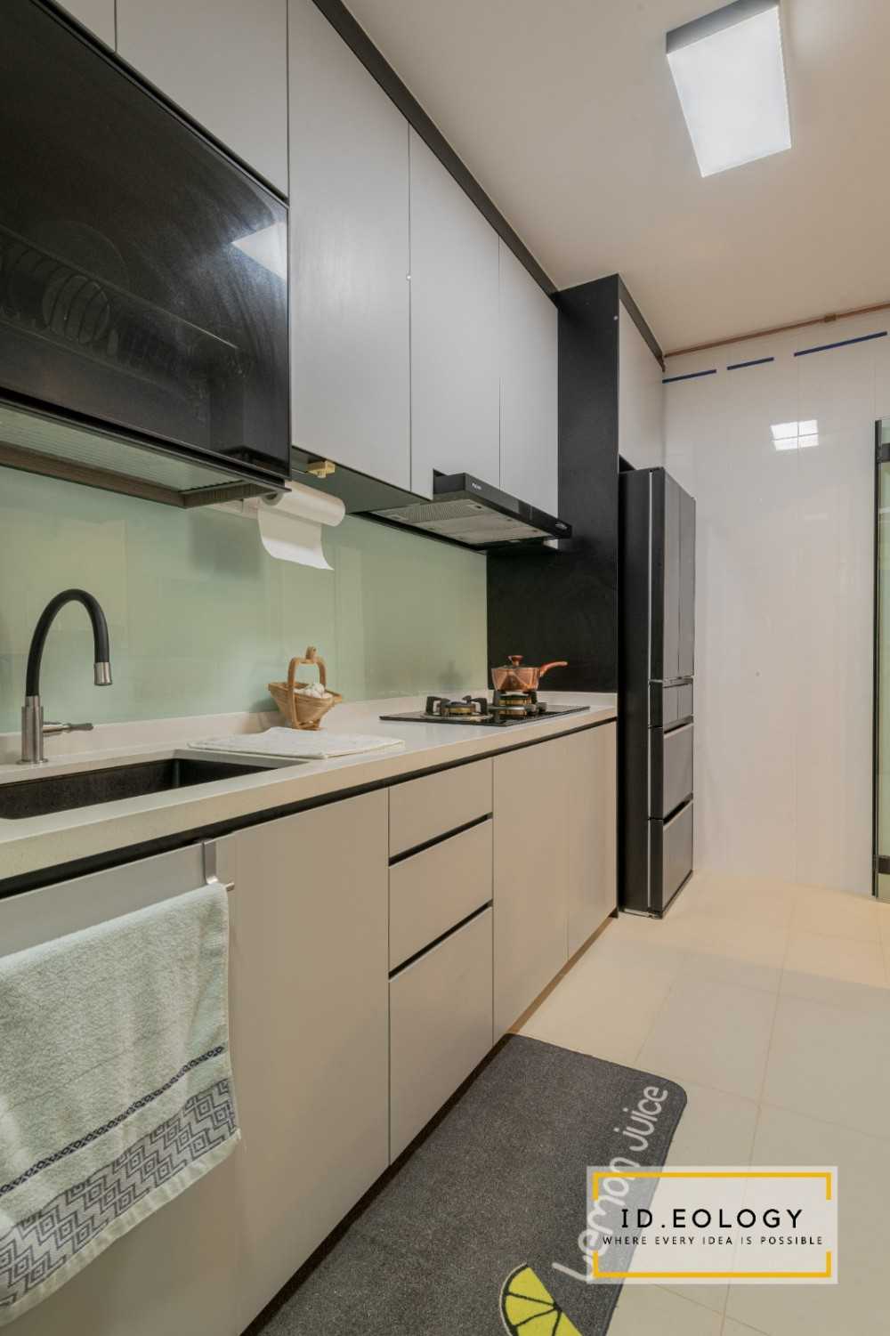 Modern Kitchen with Homogeneous Tiles and Cement Floor
