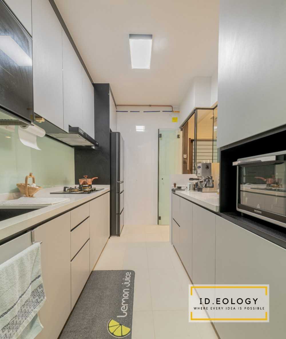 Modern Kitchen with Homogeneous Tiles and Cement Floor