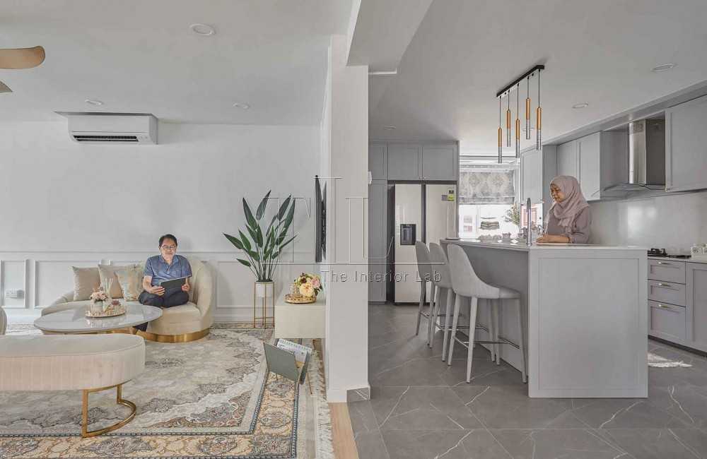 Contemporary Kitchen with Countertop and Kitchen Island