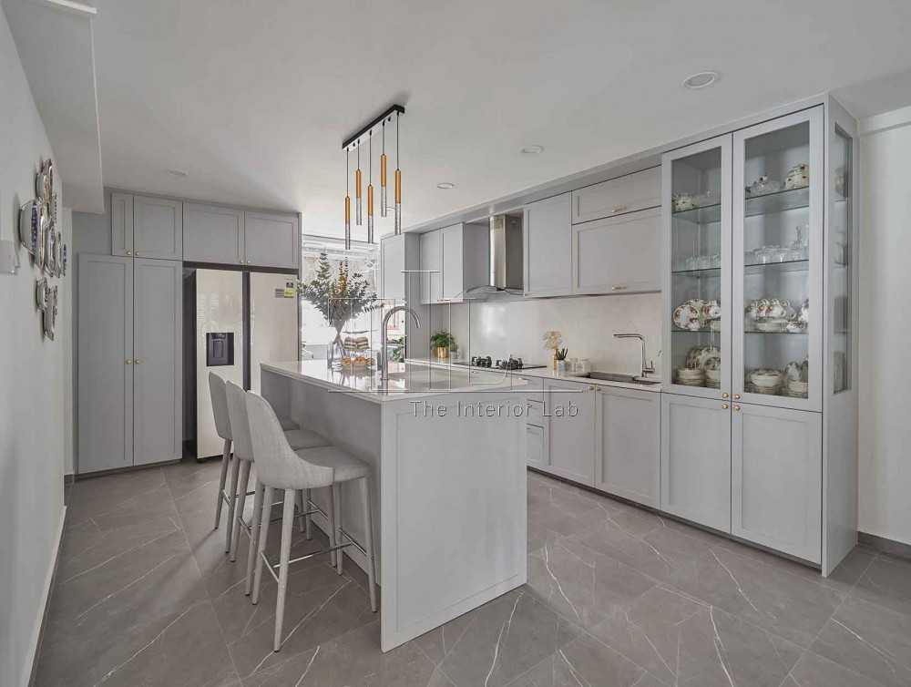 Contemporary Kitchen with Countertop and Kitchen Island