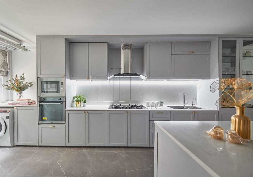 Contemporary Kitchen with Kitchen Backsplash and Kitchen Accessories
