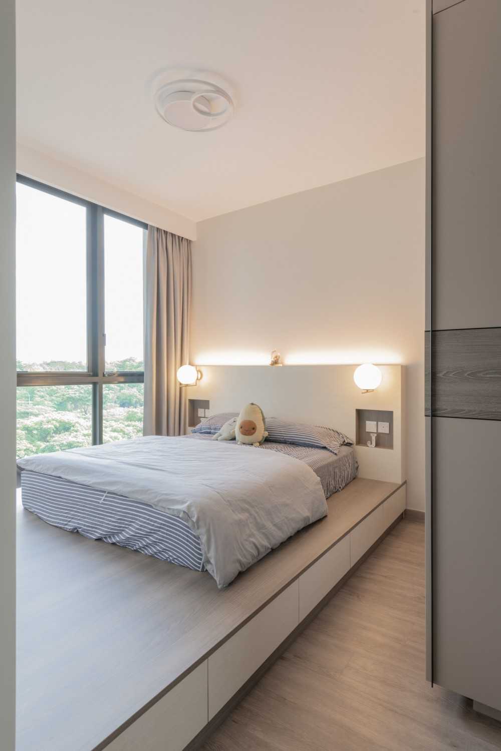 Eclectic Bedroom with Platform Bed and Vinyl Flooring