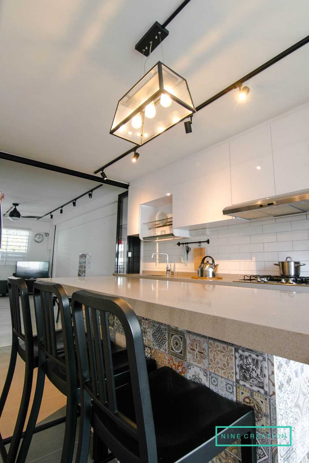 Minimalist Kitchen with Homogeneous Tiles and Kitchen Island
