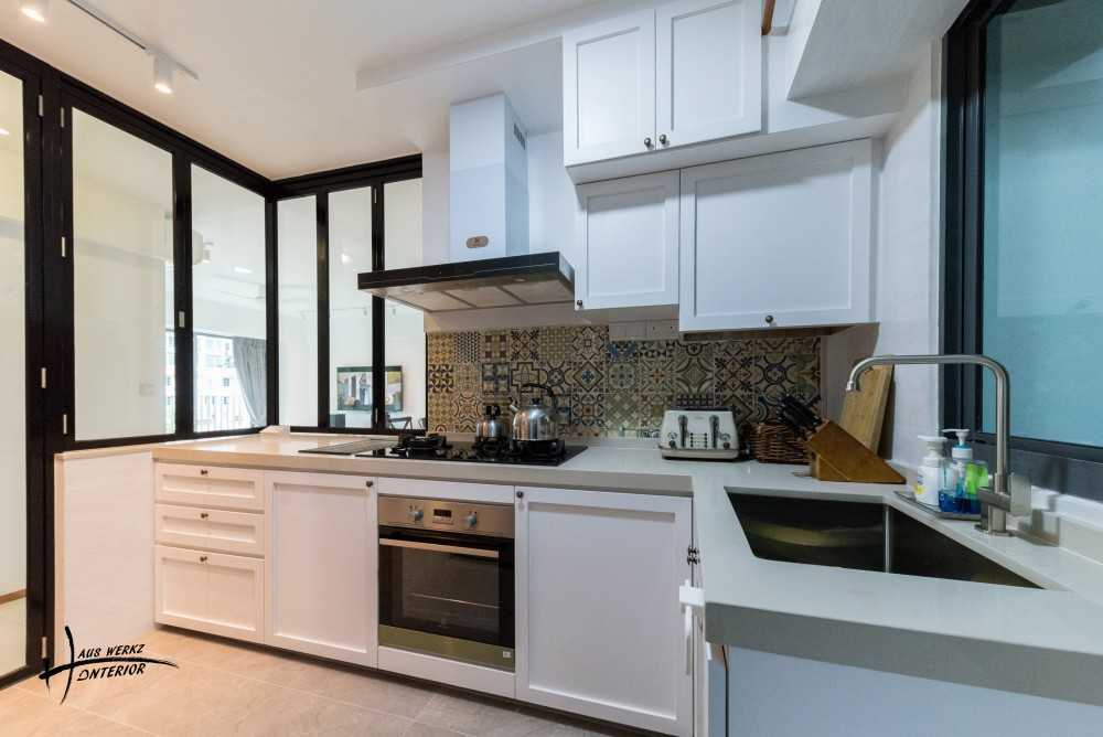 Modern Kitchen with Countertop and Homogeneous Tiles