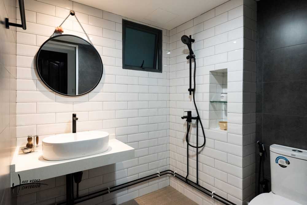 Modern Bathroom with Countertop and Homogeneous Tiles