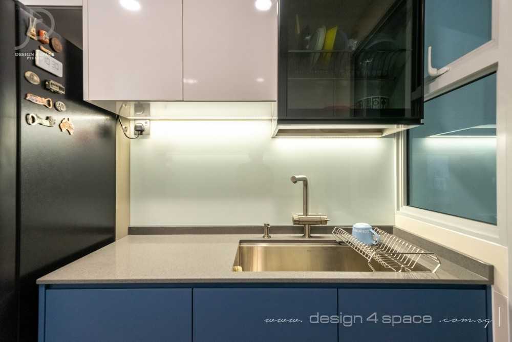 Minimalist Kitchen with Kitchen Window and Kitchen Island