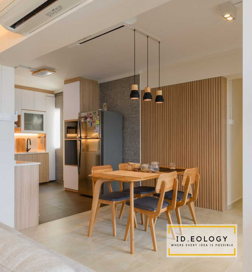 Minimalist Dining Room with Dining Table and Dining Chairs