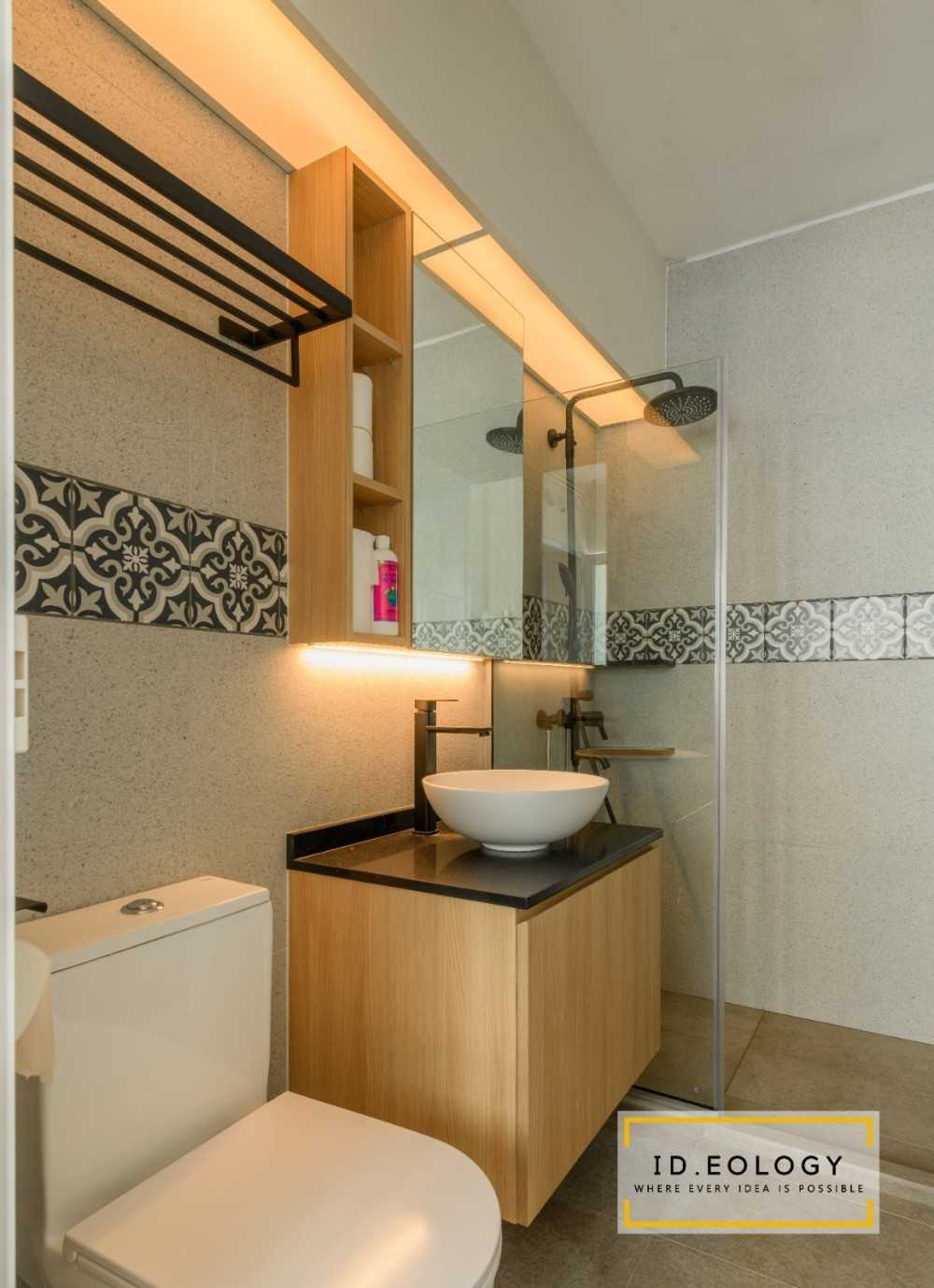 Minimalist Bathroom with Granite Floor and Bathtub