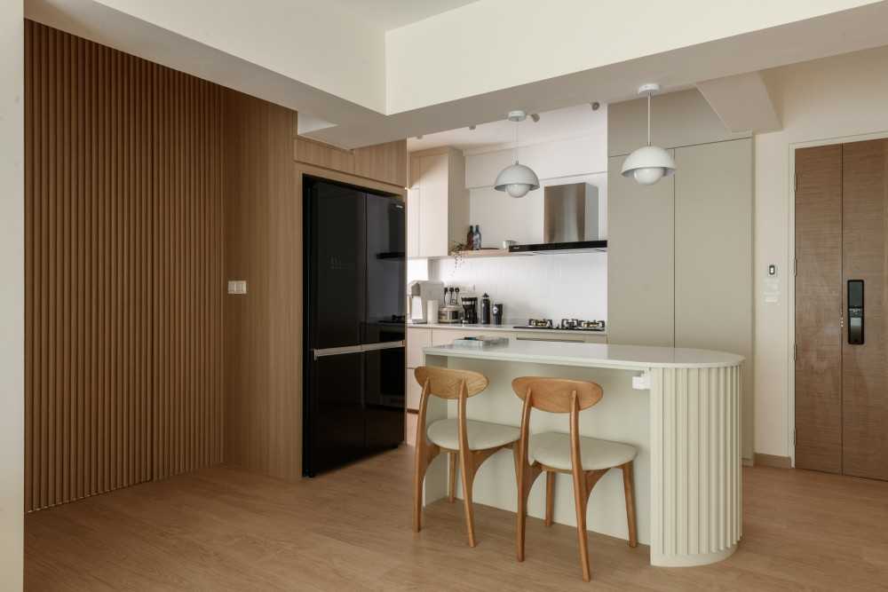 Scandinavian Kitchen with Vinyl Flooring and Kitchen Island