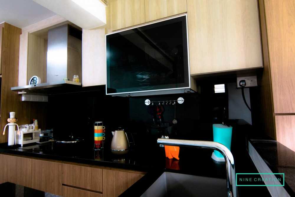 Modern Kitchen with Countertop and Open Kitchen