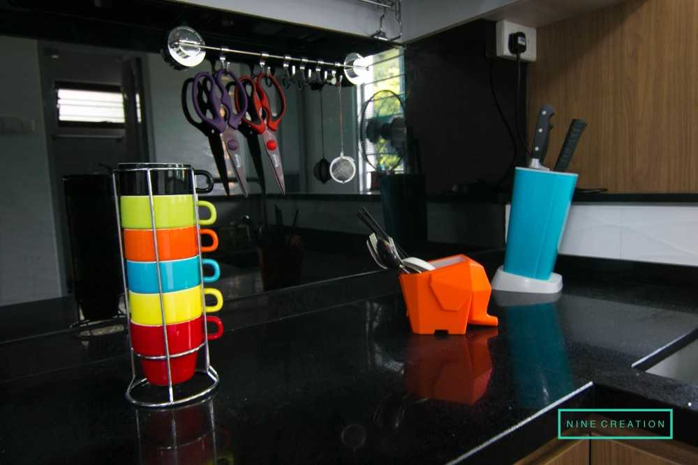 Modern Kitchen with Countertop and Open Kitchen