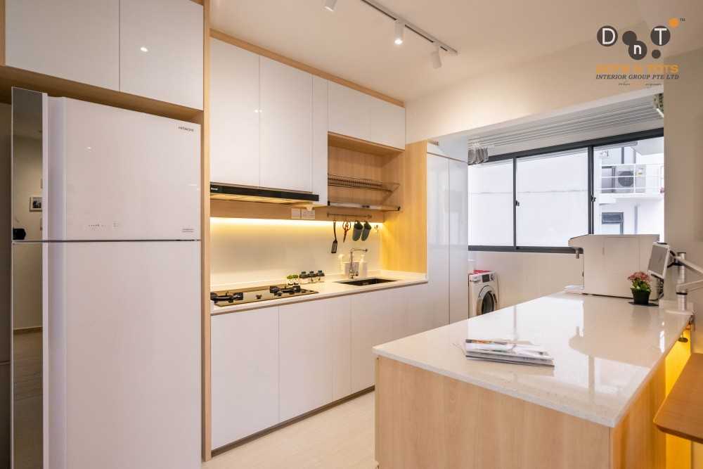 Scandinavian Kitchen with Homogeneous Tiles and Wood Flooring