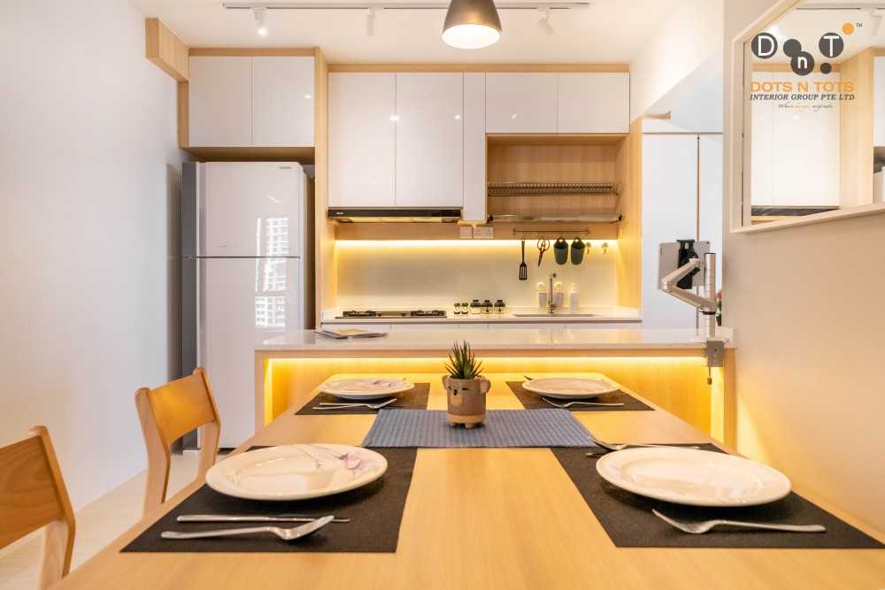 Scandinavian Kitchen with Vinyl Flooring and Homogeneous Tiles