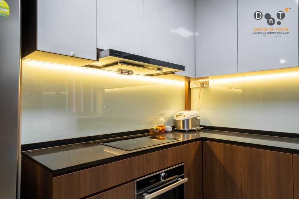 Contemporary Kitchen with Homogeneous Tiles and Kitchen Window