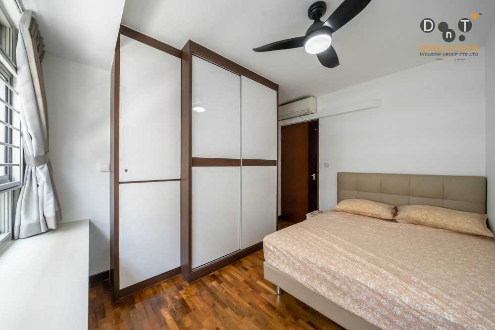 Contemporary Bedroom with Vinyl Flooring and Wardrobe