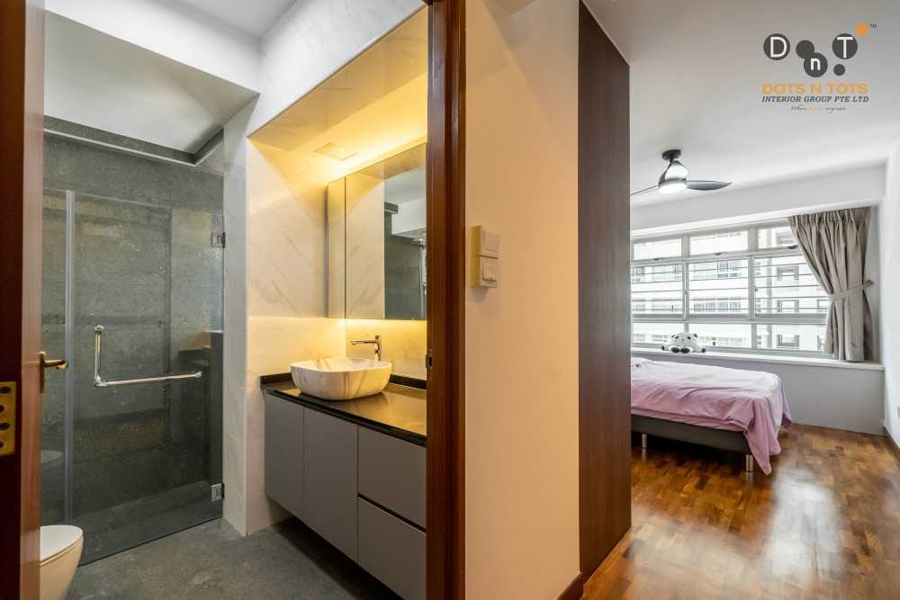 Contemporary Bedroom with Vinyl Flooring and Wardrobe