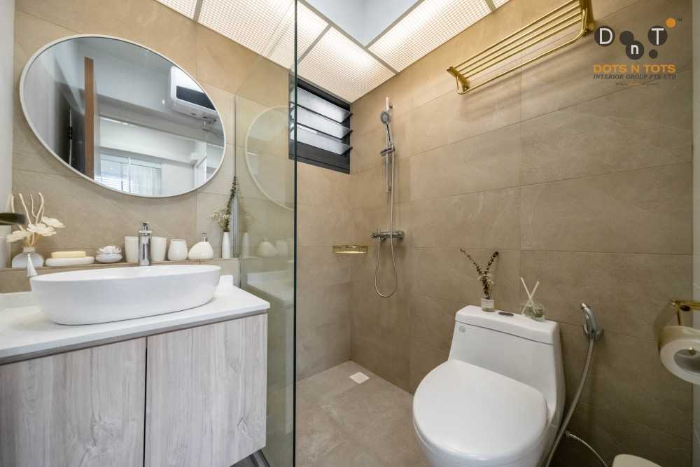 Scandinavian Bathroom with Vinyl Flooring and Homogeneous Tiles