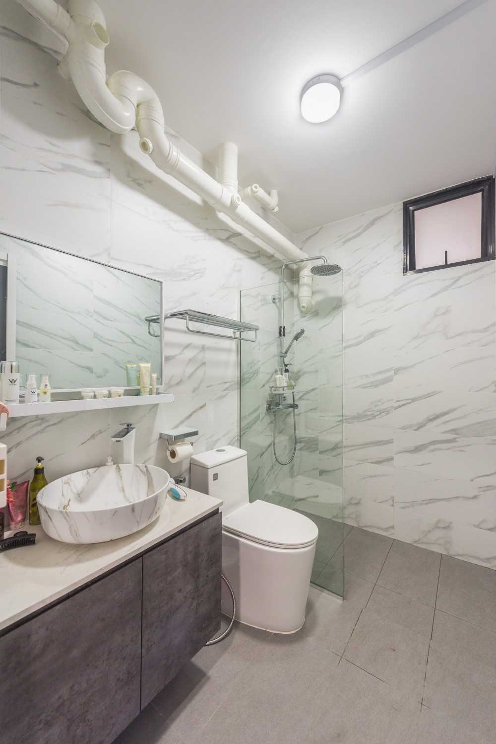 Modern Bathroom with Homogeneous Tiles and Mirror