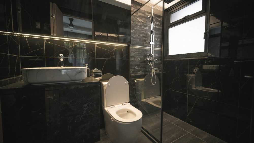 Scandinavian Bathroom with Homogeneous Tiles and Mirror