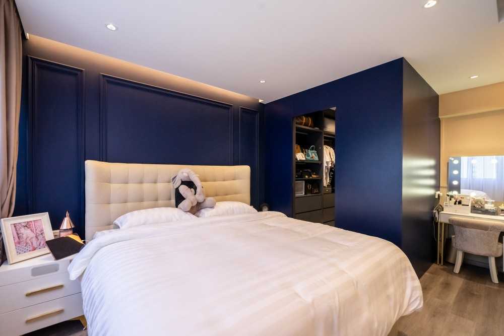 Modern Bedroom with Wardrobe and Closet