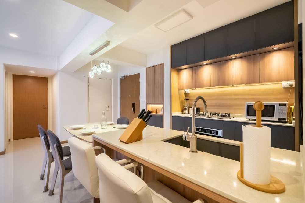 Scandinavian Kitchen with Homogeneous Tiles and Kitchen Window