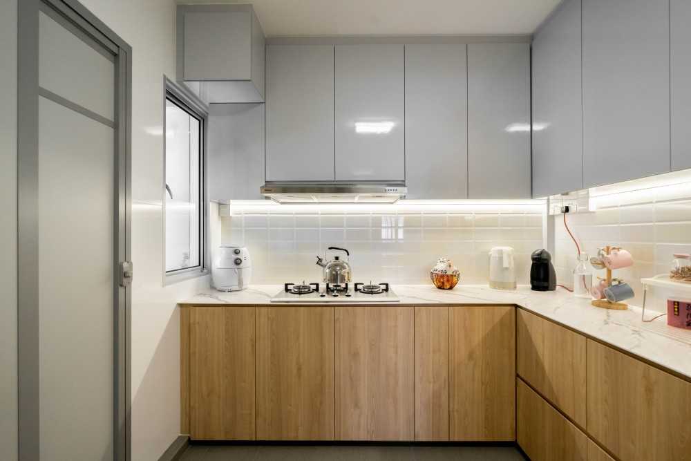 Minimalist Kitchen with Vinyl Flooring and Wood Flooring