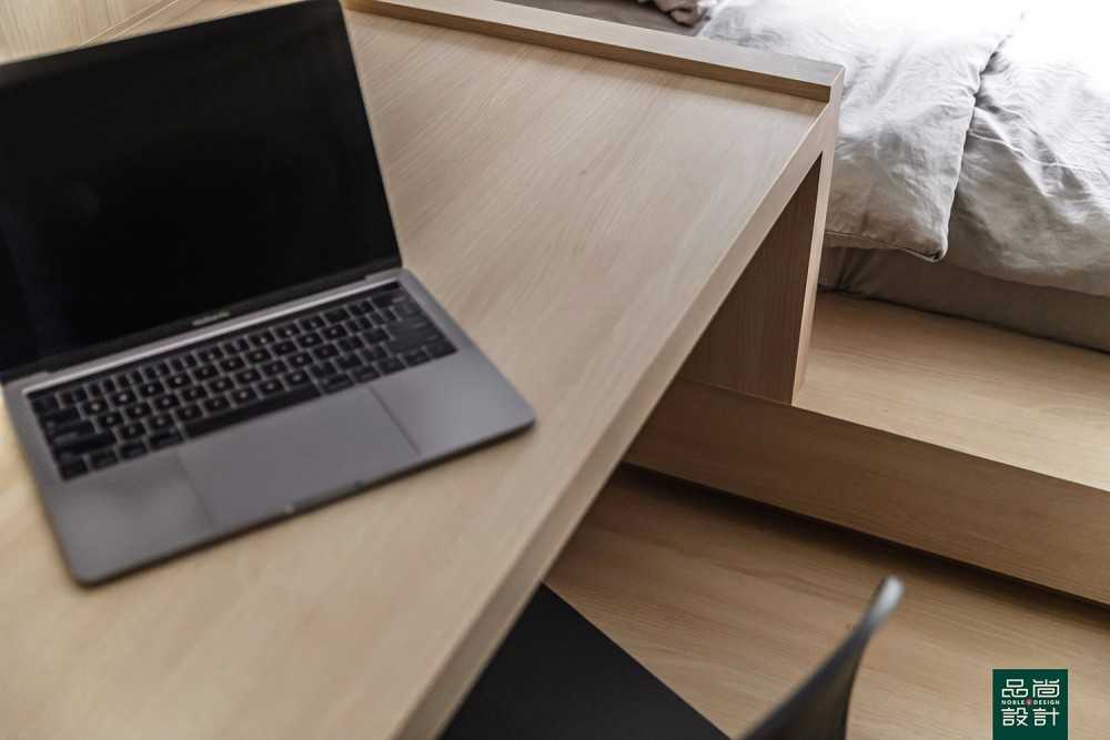 Modern Bedroom with Platform Bed and Bed