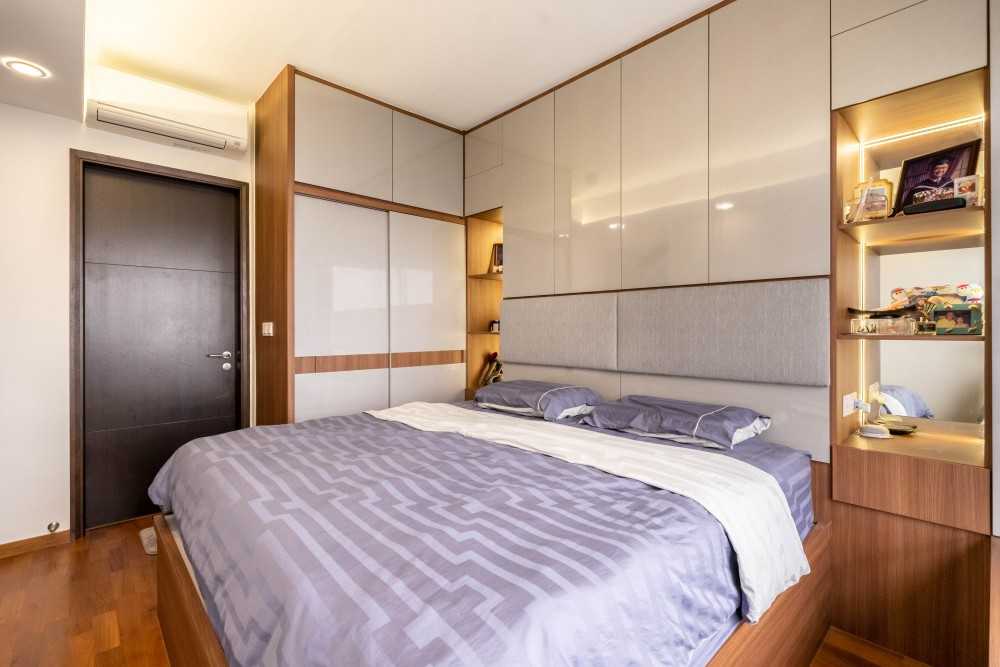 Modern Bedroom with Vinyl Flooring and Wardrobe
