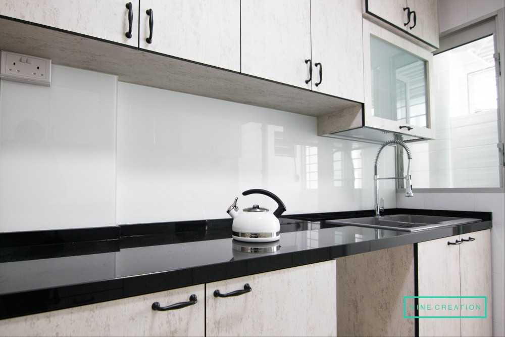 Modern Kitchen with Countertop and Kitchen Island