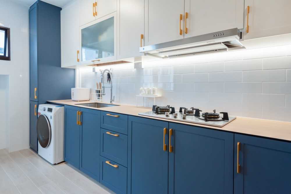 Scandinavian Kitchen with Kitchen Window and Kitchen Island