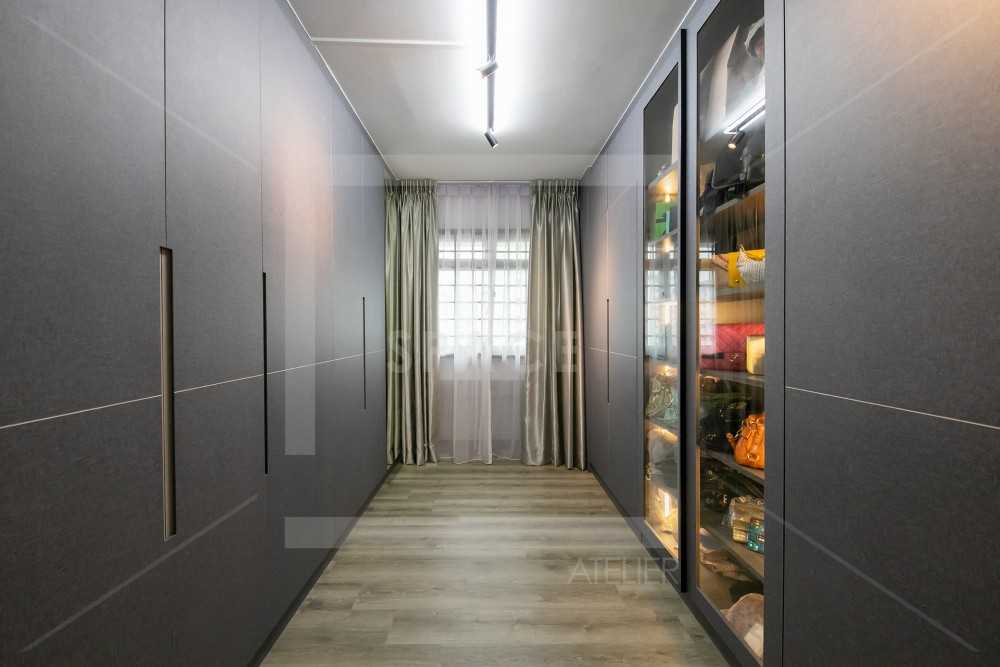 Scandinavian Walk-in Wardrobe with Wardrobe and Sliding Wardrobe