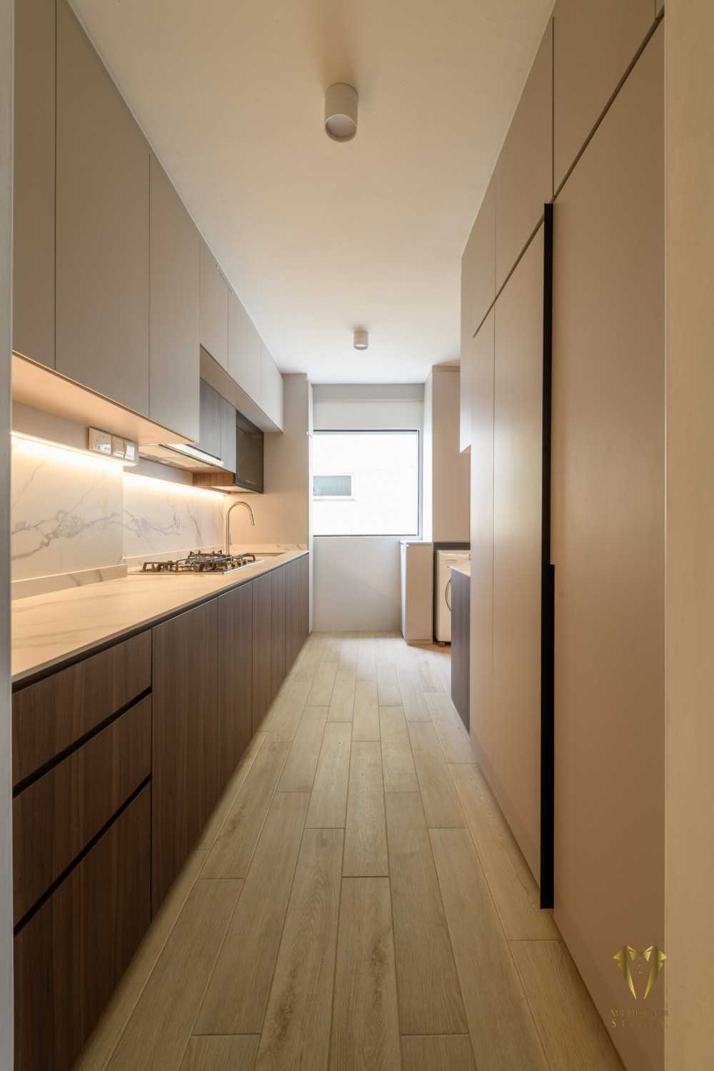 Contemporary Kitchen with Countertop and Homogeneous Tiles