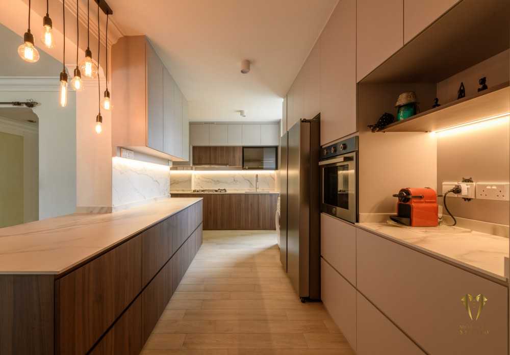 Contemporary Kitchen with Countertop and Homogeneous Tiles