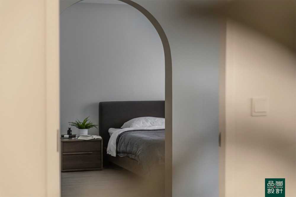 Modern Bedroom with Vinyl Flooring and Bedside Table
