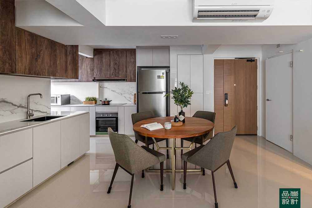 Modern Kitchen with Countertop and Homogeneous Tiles