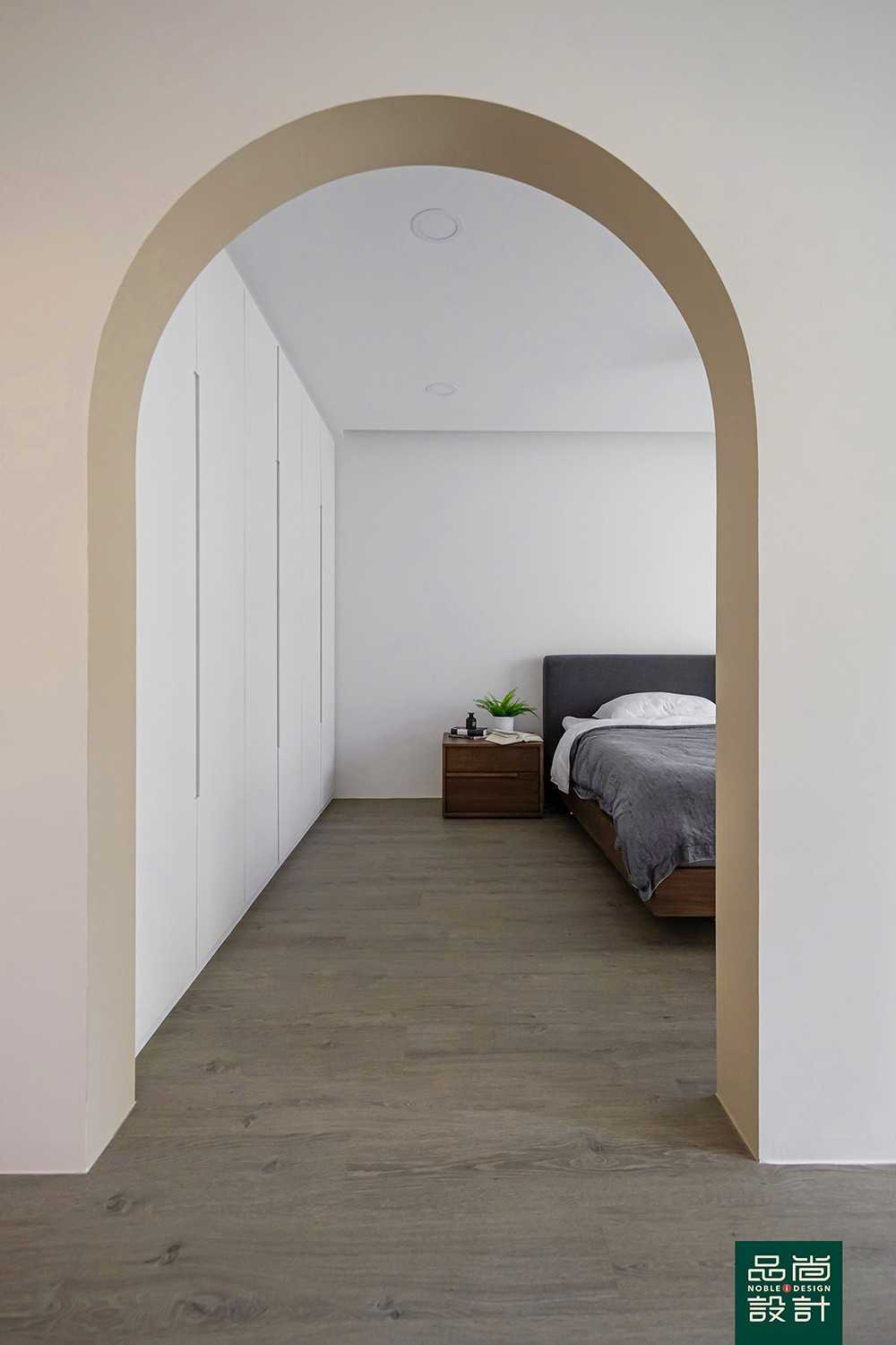 Modern Bedroom with Vinyl Flooring and Wardrobe