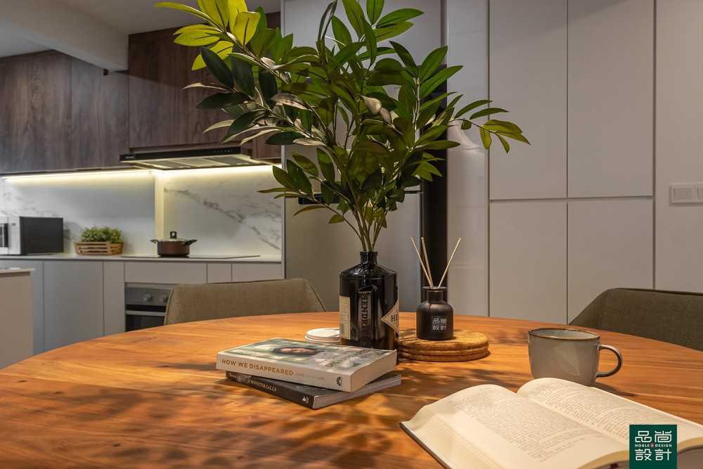 Modern Dining Room with Open Kitchen and Dining Table