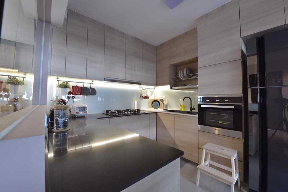 Scandinavian Kitchen with Countertop and Homogeneous Tiles