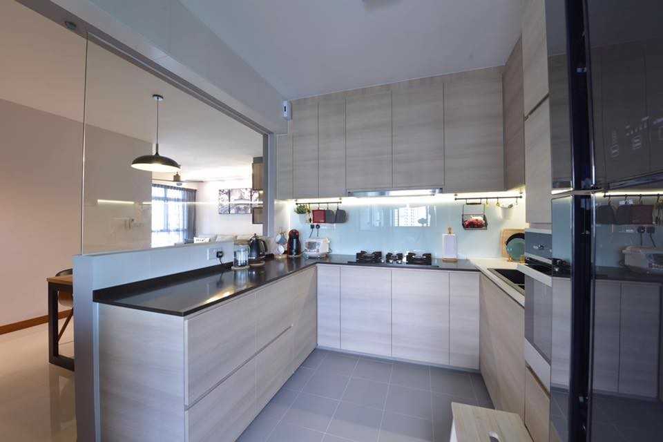 Scandinavian Kitchen with Countertop and Homogeneous Tiles