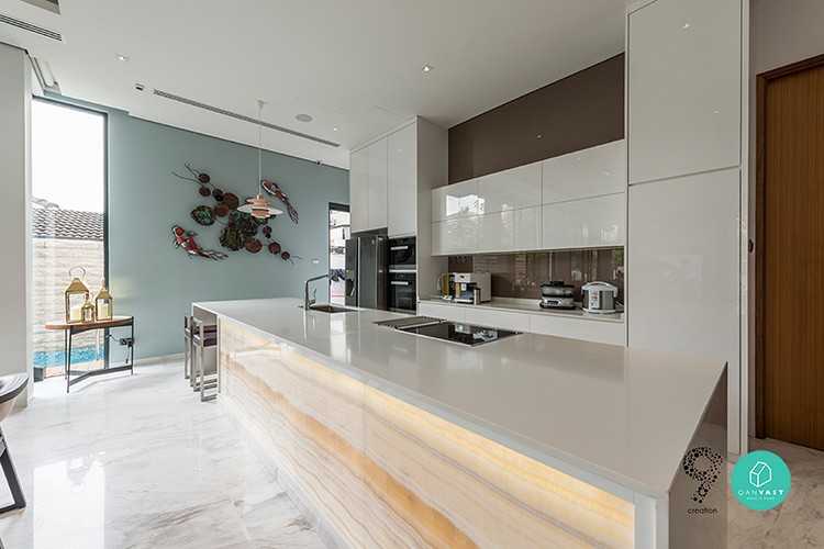 Eclectic Dining Room with Kitchen Island and Cove Lighting