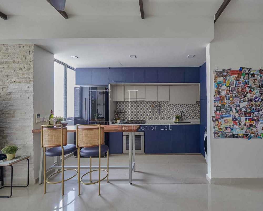 Contemporary Kitchen with Countertop and Kitchen Island