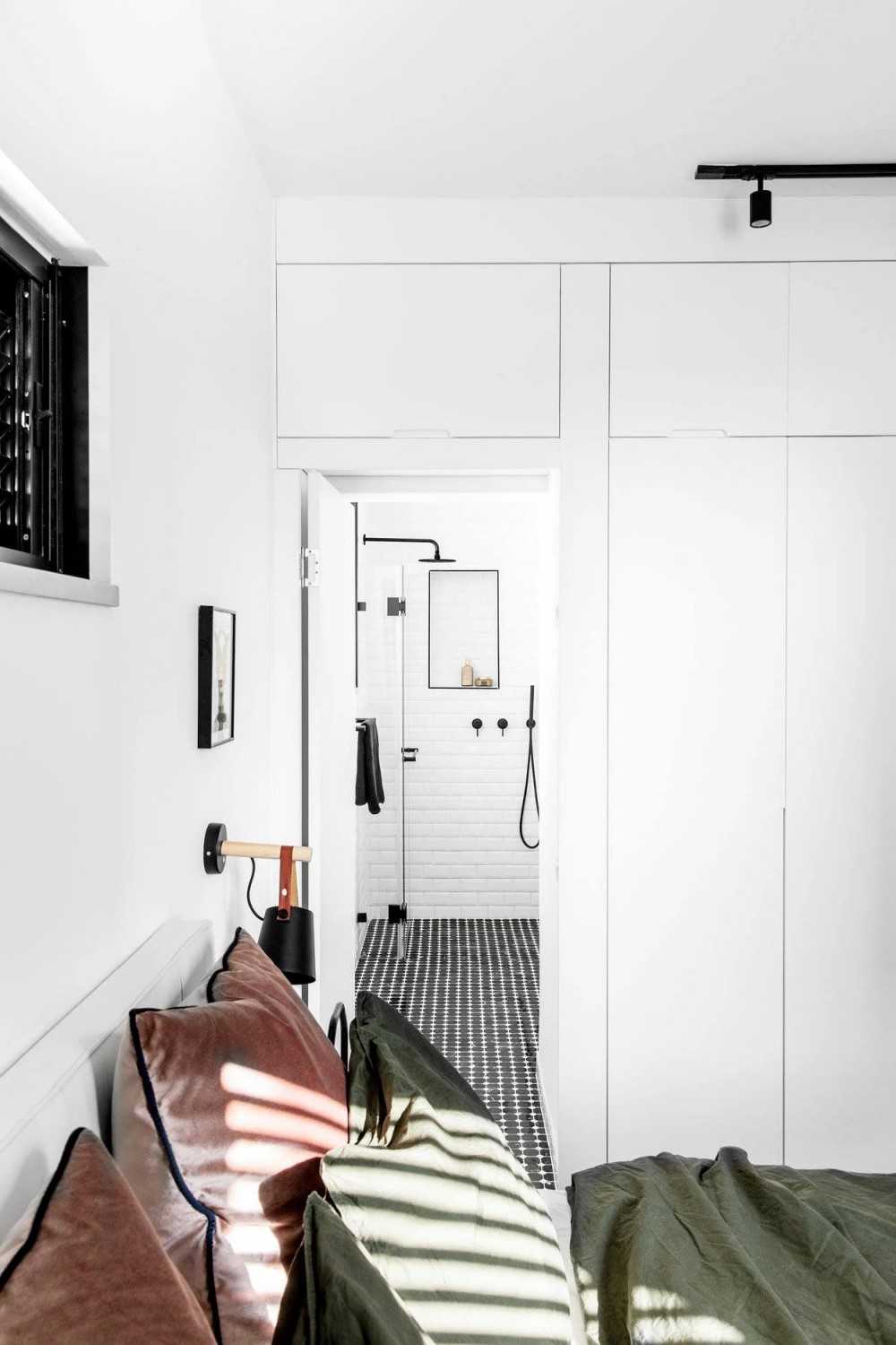 Contemporary Bathroom with Mirror and Wardrobe