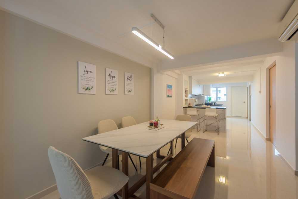 Scandinavian Dining Room with Dining Table and Dining Chairs