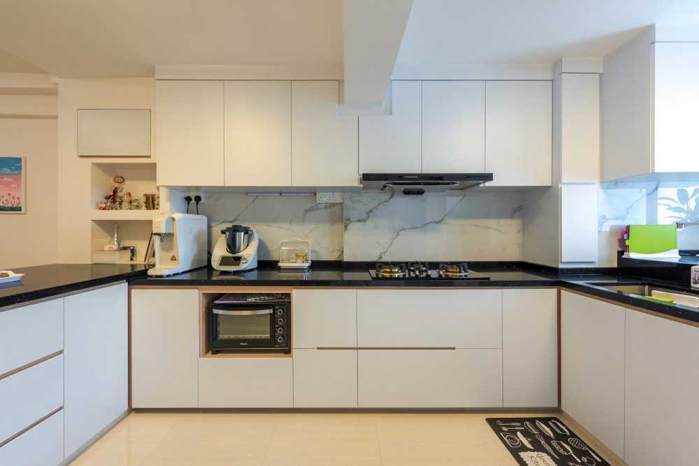 Scandinavian Kitchen with Countertop and Homogeneous Tiles