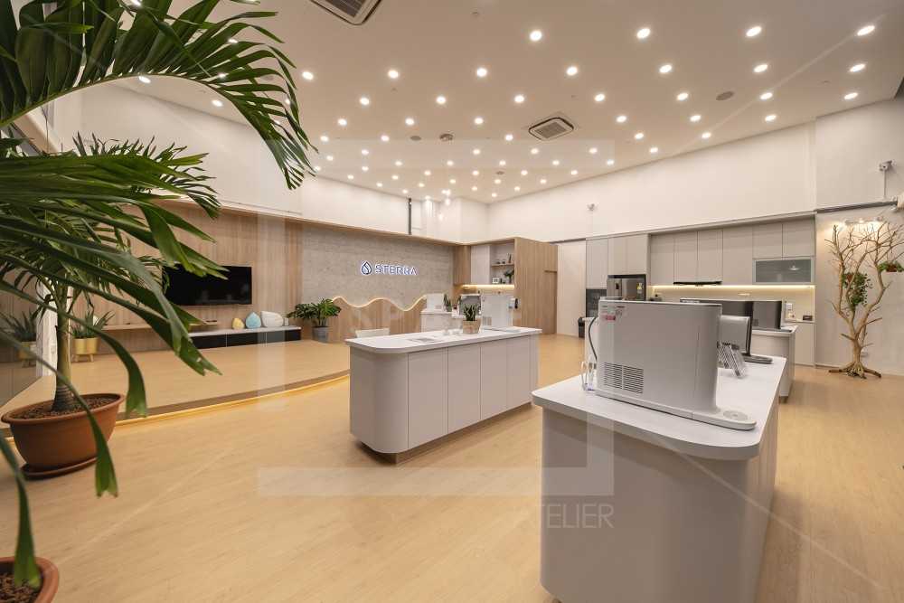 Modern Showroom with TV Console and Display Cabinets