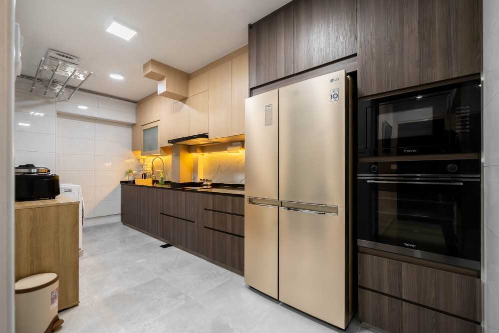 Contemporary Kitchen with Wood Flooring and Kitchen Window