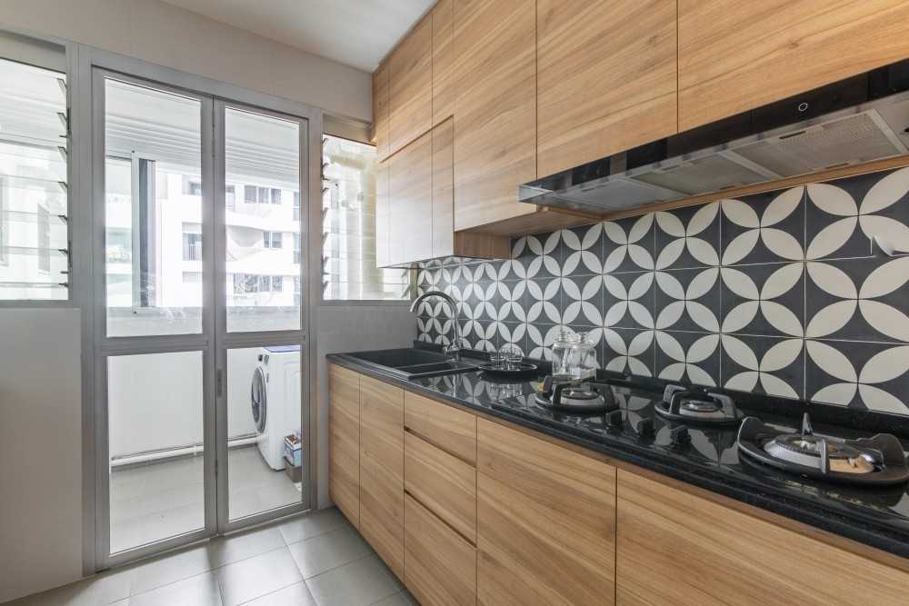 Eclectic Kitchen with Homogeneous Tiles and Kitchen Window
