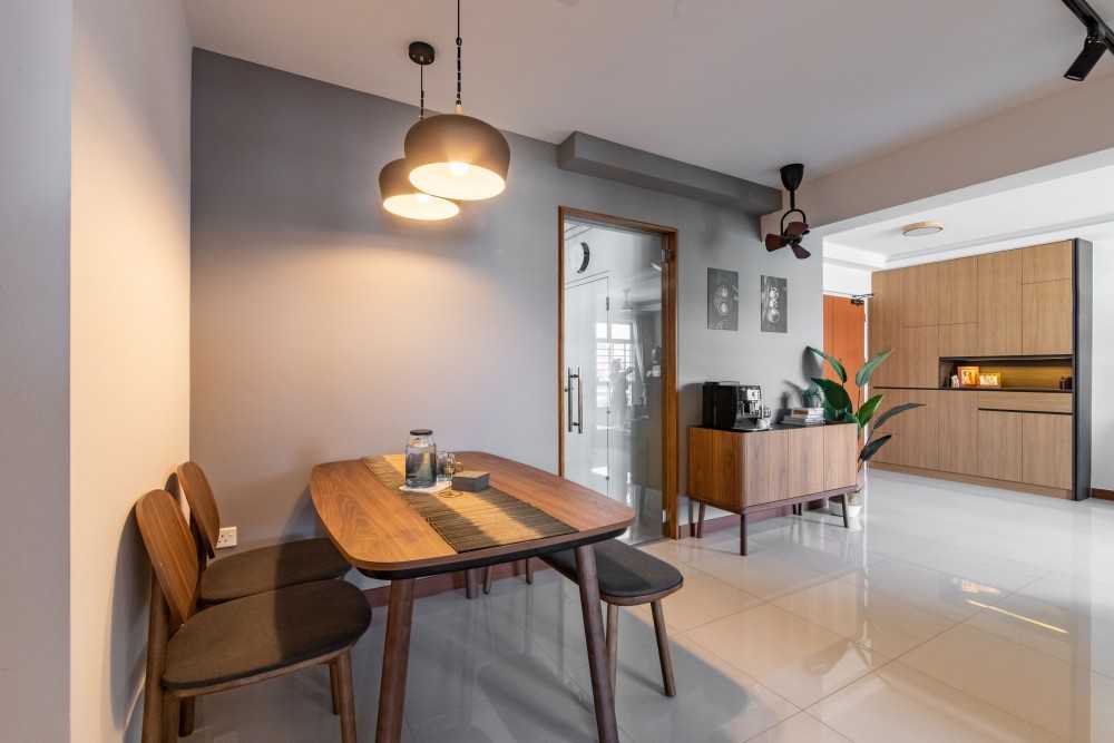 Eclectic Dining Room with Drop Light and Dining Table